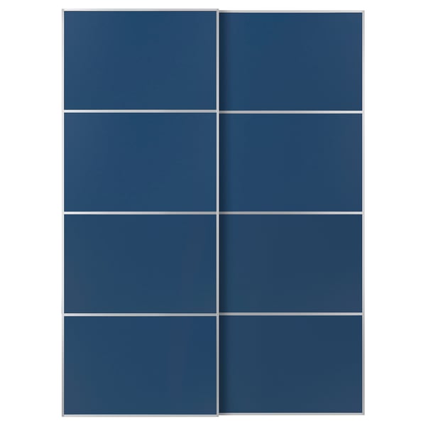 Portes d’armoire coulissantes bleues, au design épuré avec des cadres en aluminium et des panneaux de fibres.