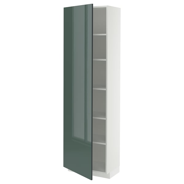 Une grande armoire blanche avec une porte verte brillante s’ouvre, révélant des étagères réglables à l’intérieur.