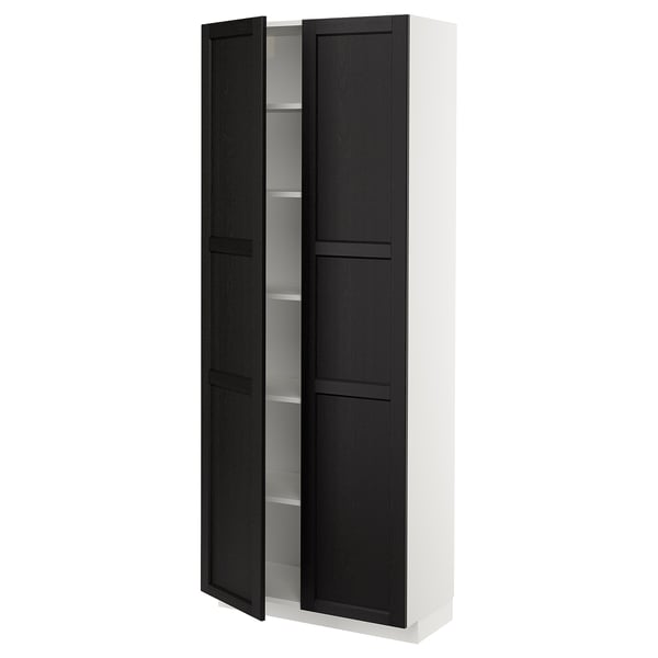 Un meuble de cuisine IKEA METOD blanc et noir avec étagères réglables et bords biseautés.