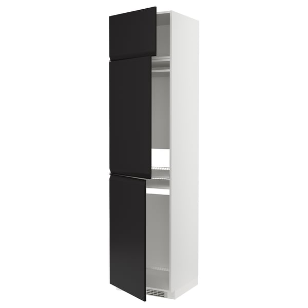 Un meuble de cuisine METOD moderne et haut en blanc avec des portes upplöv noires, doté d’un design élégant et minimaliste.