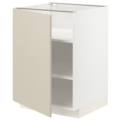 Un meuble de cuisine METOD blanc avec des portes beiges et plusieurs étagères, au design moderne.