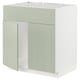 Une armoire de cuisine METOD vert clair au design classique, dotée de deux portes et d’un cadre robuste, parfaite pour un look de cuisine harmonieux.