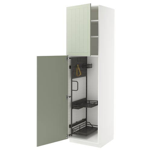 Armoires de cuisine METOD avec portes vertes en stensund. L’armoire blanche est ouverte, révélant des organisateurs coulissants et des étagères métalliques.
