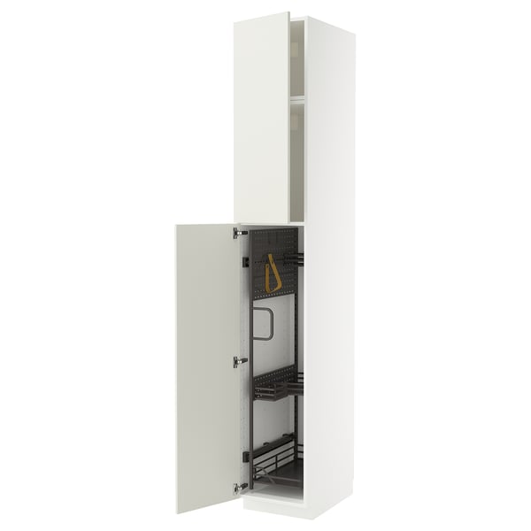 Armoire de cuisine METOD ouverte avec des compartiments et des étagères organisés.