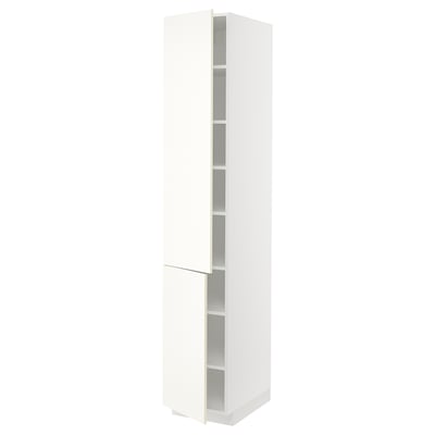 Armoire de rangement haute METOD blanche avec étagères ouvertes.