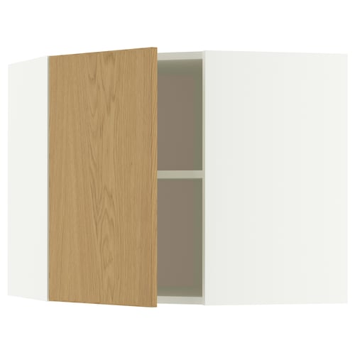 Représente une armoire murale d’angle METOD blanche avec une seule étagère réglable. La porte en placage de chêne.