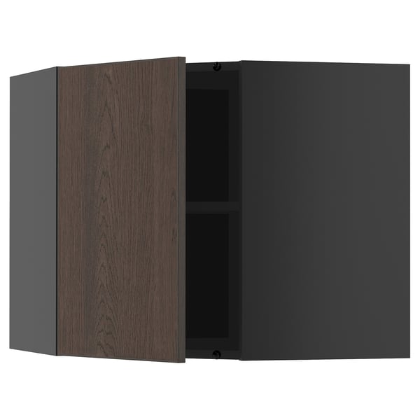 Armoire ouverte en bois foncé avec tablette réglable. Rangement de cuisine moderne.