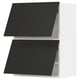 Unité de cuisine ikea METOD noire moderne au design élégant. Deux façades sombres et un meuble blanc.