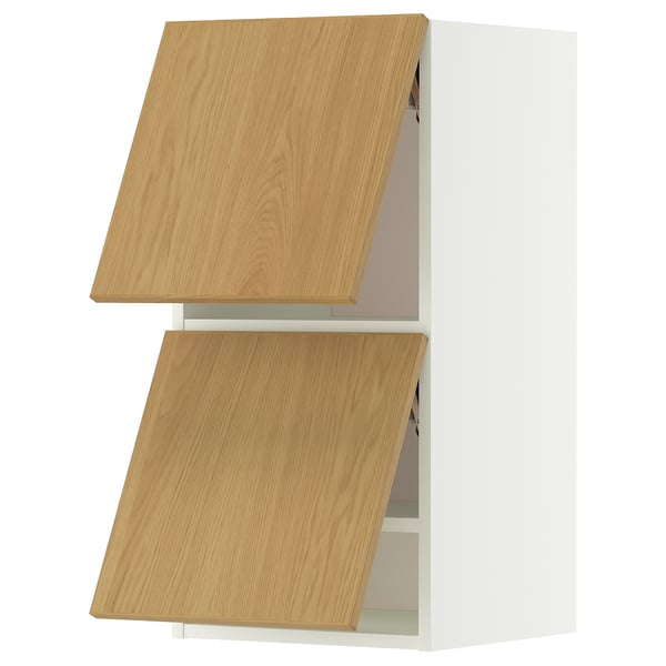 Armoires murales METOD avec portes en bois. Finition chêne brun clair, forme rectangulaire, cadre blanc et design à deux portes.