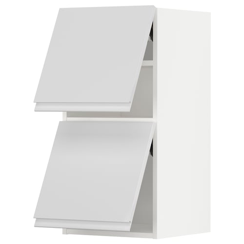 Armoire de cuisine moderne blanche avec deux étagères ouvertes, design élégant, faisant partie de la série ikeas METOD.