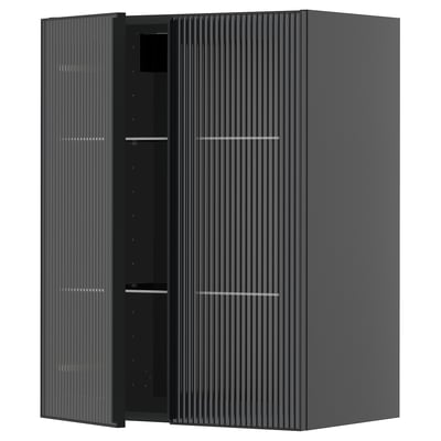Armoire de cuisine moderne noire avec porte en verre, design à lames verticales, cadre en métal.