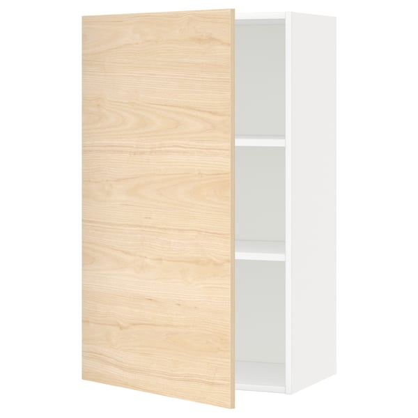 Armoire de cuisine METOD avec porte en frêne clair, étagère réglable, cadre blanc.