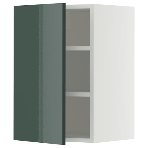 Une armoire de cuisine METOD gris verdâtre avec une finition brillante, un cadre blanc et deux étagères réglables.