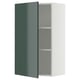 Armoire de cuisine moderne gris verdâtre brillante avec cadre blanc.