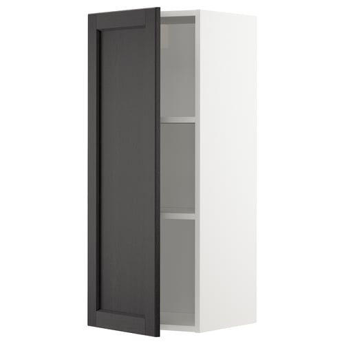 Armoire de cuisine METOD, teintée blanc et noir, haute avec étagère, porte ouverte.