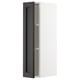 Armoire murale METOD blanche avec porte biseautée noire.
