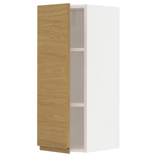 Armoire ouverte METOD avec porte en placage de chêne, intérieur blanc, murale.