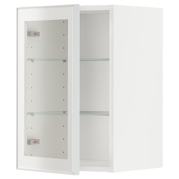 Armoire blanche ouverte avec étagères en verre, cadre en métal.