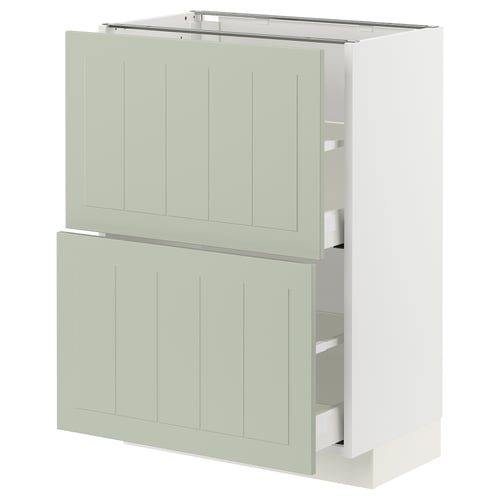 Un meuble de cuisine ikea METOD avec des façades en stensund vert. Il comporte deux tiroirs et une armoire, offrant un look harmonieux et artisanal.
