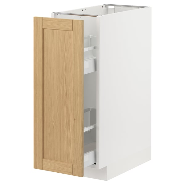 Une armoire de cuisine ikea METOD blanche avec une porte en chêne clair et des étagères coulissantes.