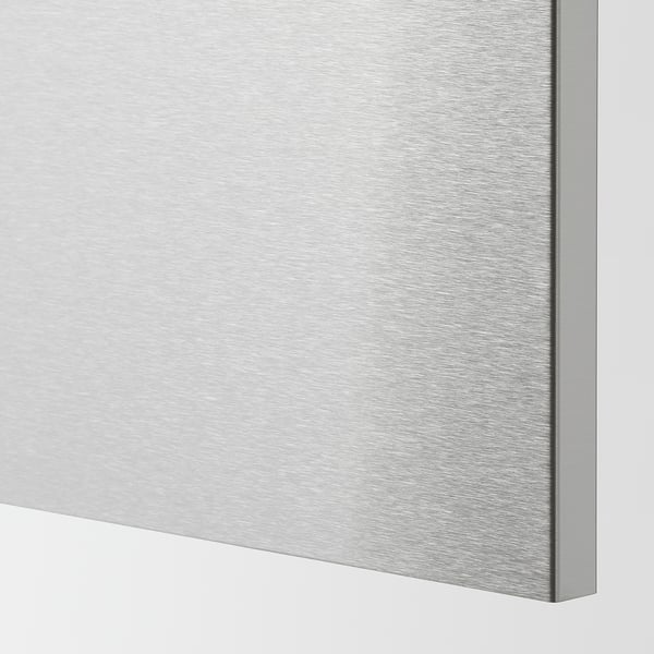 Gros plan de la surface de cuisine élégante en acier inoxydable. Montre une texture lisse et un bord poli. Met en évidence la qualité supérieure et la finition moderne.