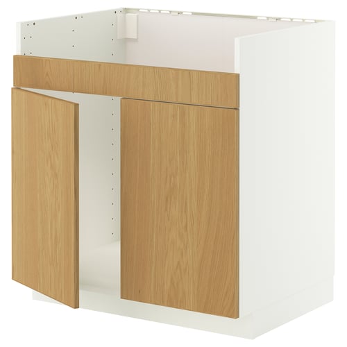 Un meuble de cuisine en bois blanc et clair avec une porte ouverte. Il combine un design moderne et des matériaux naturels pour un look élégant et fonctionnel.
