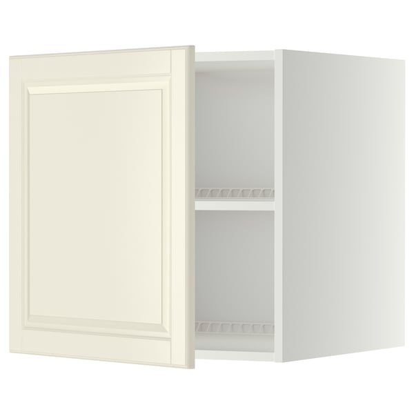 Armoire murale blanc cassé, crème, système de cuisine METOD, bois avec bords biseautés, carré, étagère de rangement à l’intérieur.