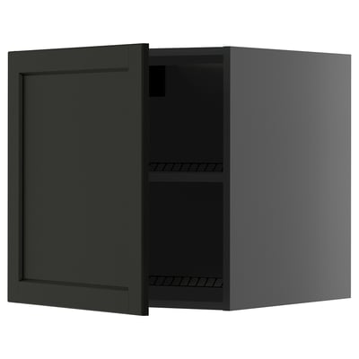Armoire de cuisine noire avec porte ouverte, deux étagères.