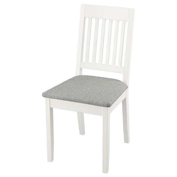 Chaise NÄSINGE blanche, coussin gris, cadre en bois, dossier à lattes.