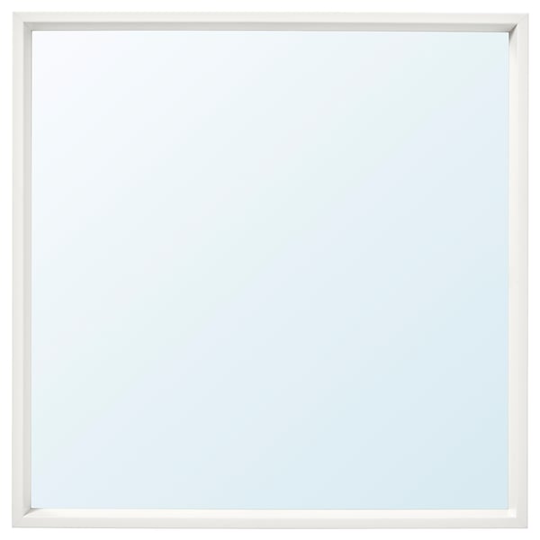 Un miroir carré NISSEDAL avec un cadre blanc, adapté à n’importe quelle pièce.
