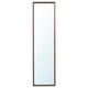 Le miroir NISSEDAL est un miroir mural élégant et rectangulaire avec un cadre marron foncé, parfait pour les chambres ou les salles de bains.