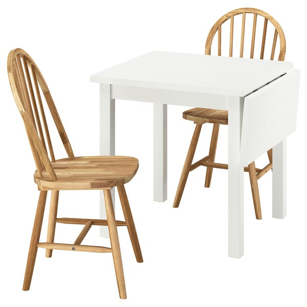NORDVIKEN : table compacte blanche à abattants avec deux chaises en bois clair. Conception simple et peu encombrante.