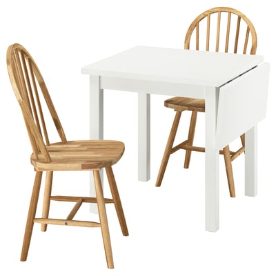 NORDVIKEN : table compacte blanche à abattants avec deux chaises en bois clair. Conception simple et peu encombrante.