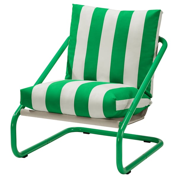 Chaise moderne en métal vert avec coussins rayés verts et blancs.