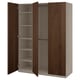 Une armoire PAX brune ouverte avec des étagères et des tringles de suspension.