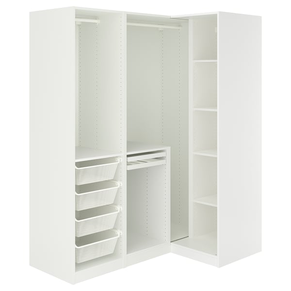 Une armoire IKEA PAX blanche avec des organisateurs coulissants et des étagères.