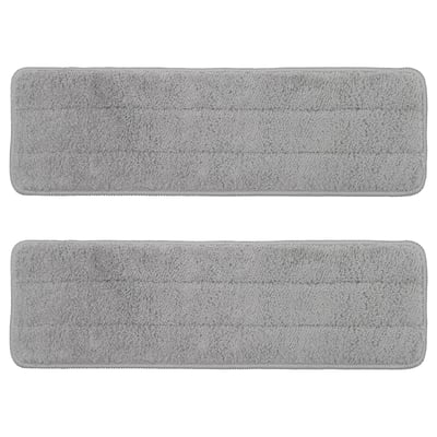 Deux tapis de bain rectangulaires gris clair avec dessus en microfibre et rembourrage en mousse de polyuréthane.