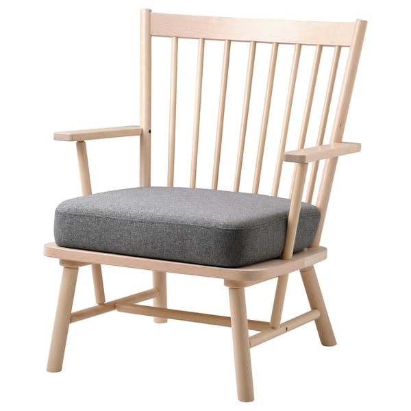 Chaise en bois PERSBOL, finition légère, coussin gris, design classique, dossier à lattes, accoudoirs.