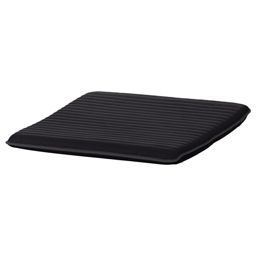 Un coussin POÄNG noir d’ikea. Il est rectangulaire, lisse et doté d’un détail de couture subtil sur le côté.