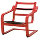 Chaise POÄNG rouge avec cadre en bois incurvé et coussin d’assise noir.