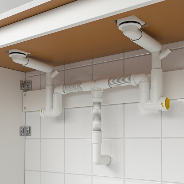 Configuration de plomberie avec siphons d’eau RÄNNILEN réglables pour les raccords d’évier, de laveuse ou de sécheuse.