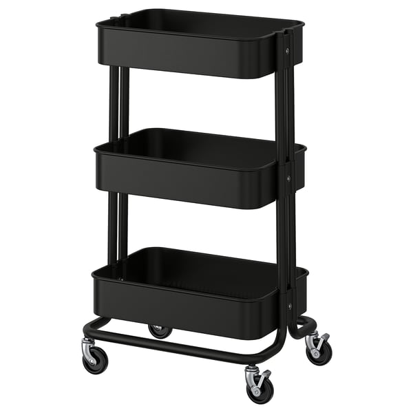 Un ikea RÅSKOG, un chariot de rangement mobile noir à trois niveaux avec des roues verrouillables, idéal pour une utilisation dans la cuisine et au bureau.