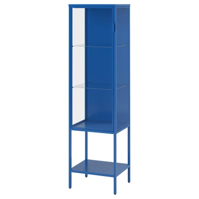 Vitrine en métal bleu et verre avec trois étagères.