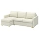 Canapé en tissu gris clair SALTSJÖBADEN avec chaise longue, forme rectangulaire, pieds en bois.