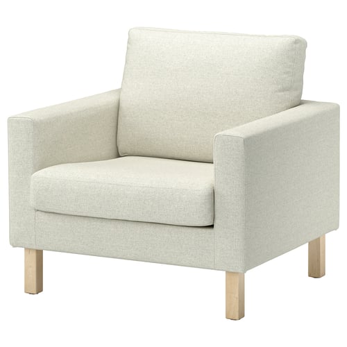 Un fauteuil moderne gris clair avec pieds en bois, appelé SALTSJÖBADEN, fabriqué en polyester recyclé.