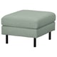 Repose-pieds vert clair avec des pieds métalliques élégants. Design minimaliste moderne, parfait pour des sièges supplémentaires.
