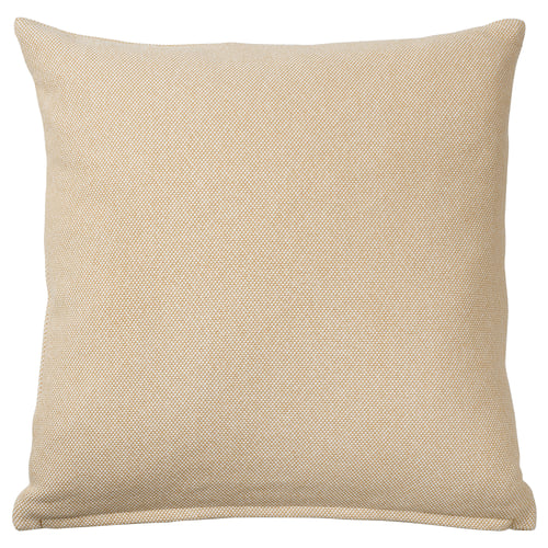 Coussin beige, tissu texturé, garni de plumes, fermeture zippée, forme rectangulaire, élément de décoration neutre.