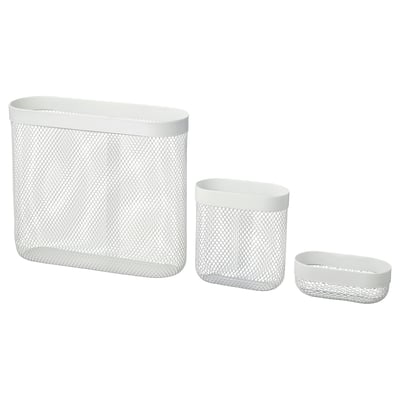 Trois bacs de rangement en maille blanche de différentes tailles, de forme rectangulaire, cylindrique et ovale, conçus pour organiser les petits objets.