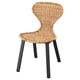 Chaise SKÅLSTA , assise et dossier en rotin tressé beige, pieds en métal noir, design incurvé.