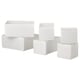 Boîtes de rangement SKUBB blanches empilées, rectangulaires, en tissu avec fermeture éclair et dessus en maille.